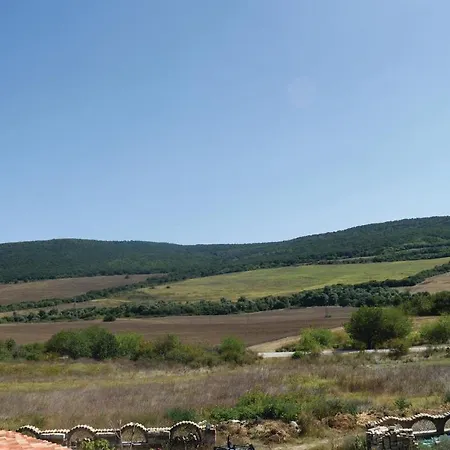 Four-bedroom Holiday In Osenovo