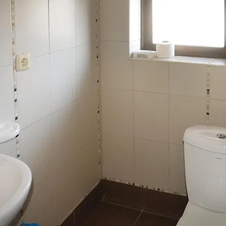 Сasa de vacaciones Four-bedroom Holiday In *